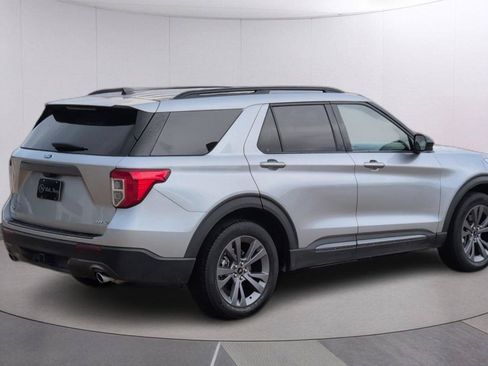 Used 2023 Ford Explorer XLT w/ Equipment Group 202A AWD/4WD image 6