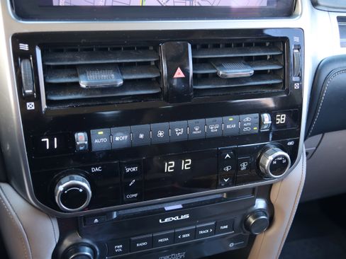 Used 2023 Lexus GX 460 Luxury w/ Accessory Package image 27