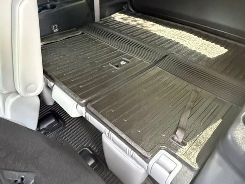 Used 2021 Toyota Highlander XLE AWD/4WD image 49