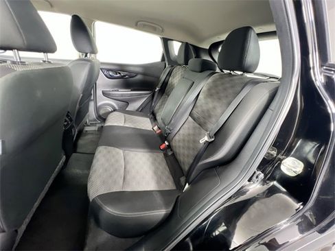 Used 2019 Nissan Rogue Sport SV image 25