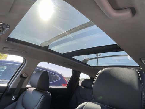 Used 2023 Hyundai Santa Fe SEL Premium image 16