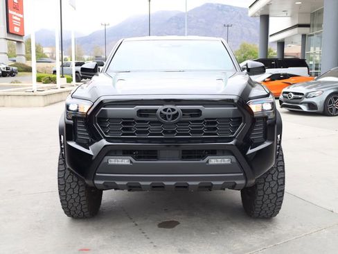 Used 2025 Toyota Tacoma TRD Off-Road AWD/4WD image 9