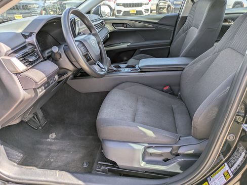 Used 2025 Toyota Camry LE image 9