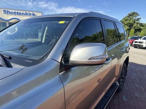 Used 2021 Lexus GX 460 Premium w/ Premium Package AWD/4WD image 5