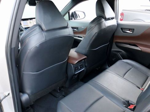 Used 2021 Toyota Venza Limited image 26