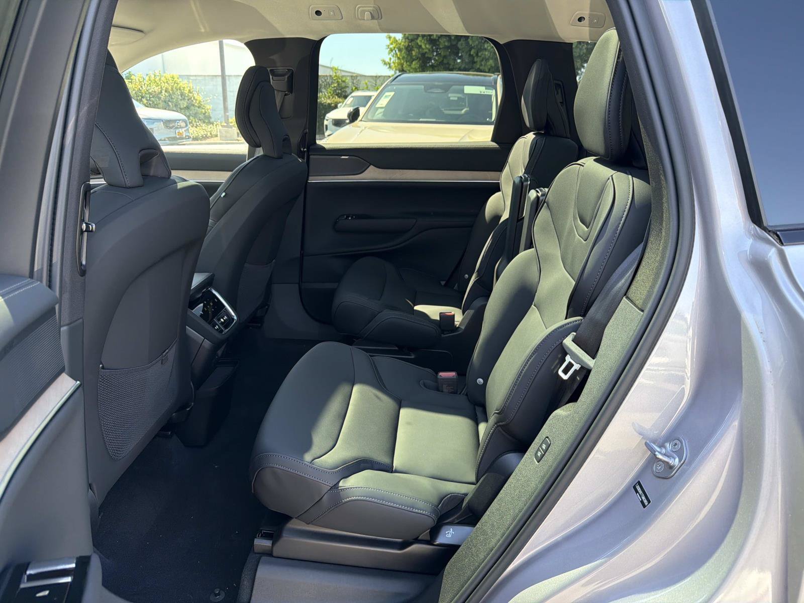 New 2026 Volvo EX90 Plus AWD/4WD image 17