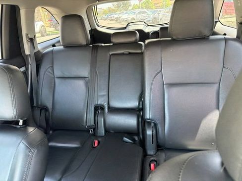 Used 2014 Toyota Highlander Plus FWD image 19