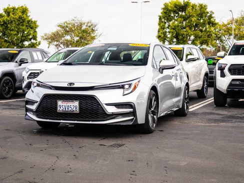 Used 2025 Toyota Corolla SE image 3