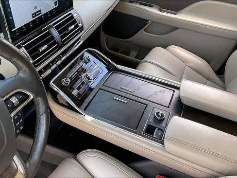 Used 2023 Lincoln Navigator 2WD image 16