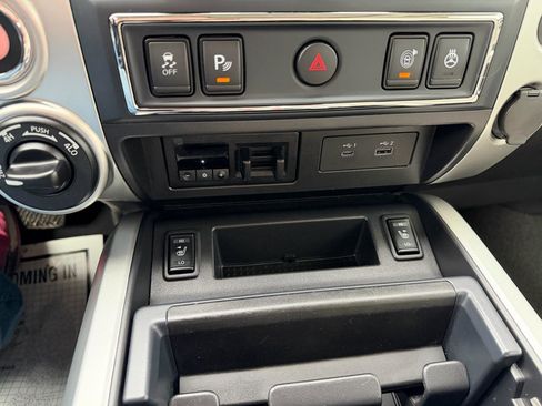 Used 2021 Nissan Titan SL w/ Moonroof Package AWD/4WD image 17
