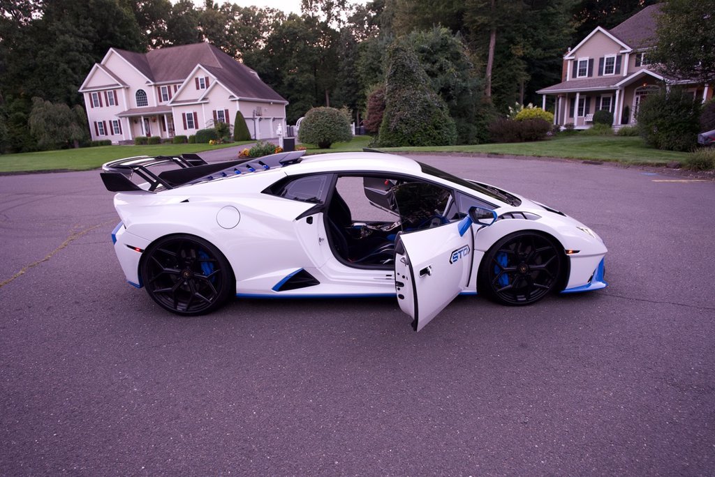 Used 2022 Lamborghini Huracan STO RWD image 49