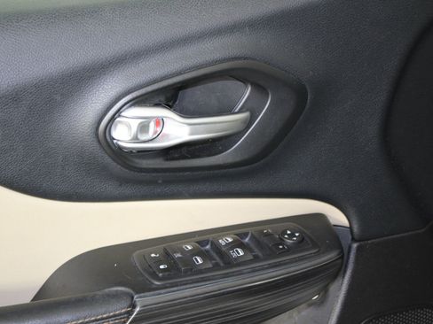 Used 2016 Jeep Cherokee Limited w/ Technology Group image 22