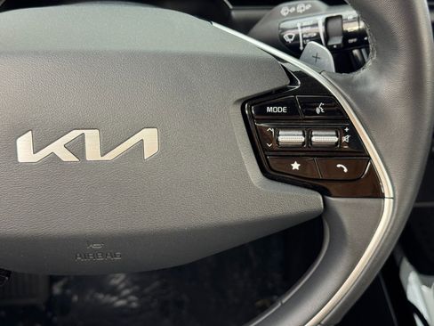 Used 2023 Kia Niro EX image 20