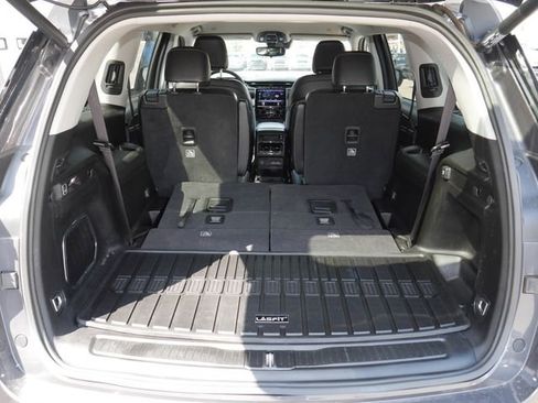 Used 2023 Jeep Grand Cherokee L Limited AWD/4WD image 11