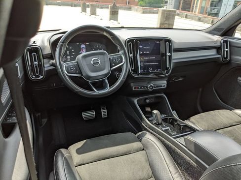 Used 2021 Volvo XC40 T5 R-Design w/ Protection Package AWD/4WD image 12