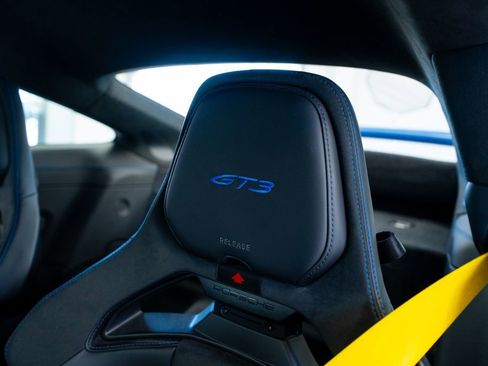 Used 2025 Porsche 911 GT3 RWD image 32