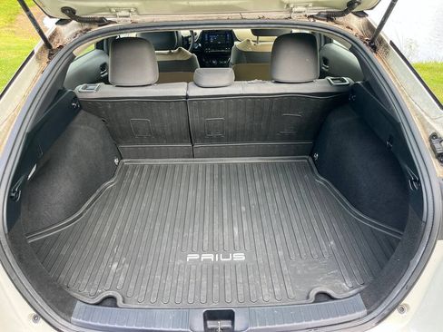 Used 2017 Toyota Prius Two FWD image 10