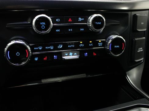 Used 2025 Ford F150 Lariat AWD/4WD image 36