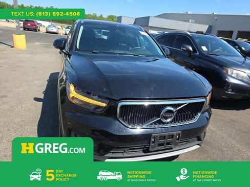 Used 2022 Volvo XC40 T4 Momentum FWD image 1