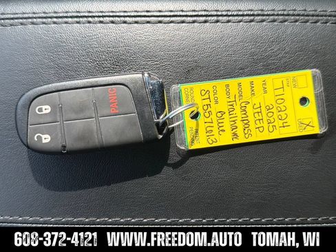 Used 2025 Jeep Compass Trailhawk AWD/4WD image 27