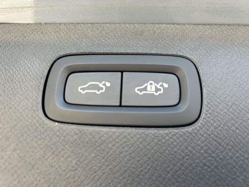 Certified 2022 Volvo XC90 T6 Inscription w/ Lounge Package image 17