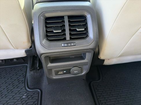 Used 2019 Volkswagen Tiguan SE FWD image 18