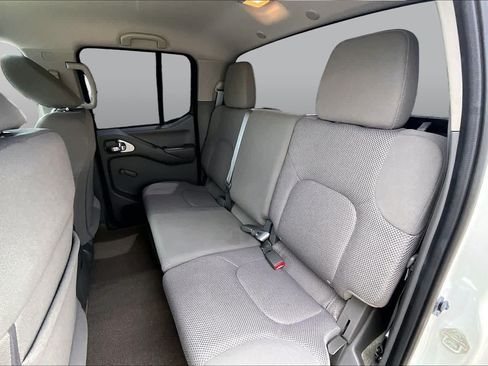 Used 2018 Nissan Frontier SV RWD image 20
