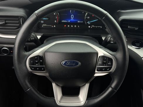 Used 2024 Ford Explorer XLT RWD image 14