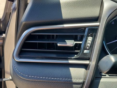 Used 2020 Toyota Camry SE FWD image 31