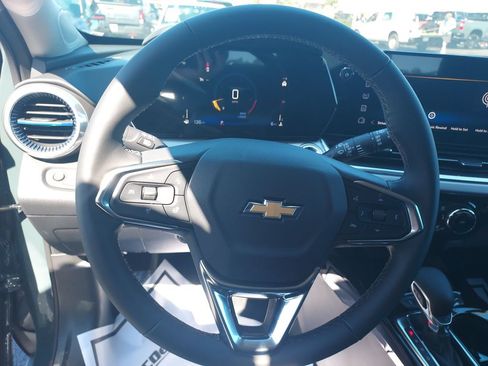New 2026 Chevrolet Trax LT w/ LT Convenience Package FWD image 17