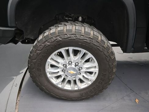 Used 2021 Chevrolet Silverado 2500 High Country w/ Z71 Off-Road Package AWD/4WD image 10
