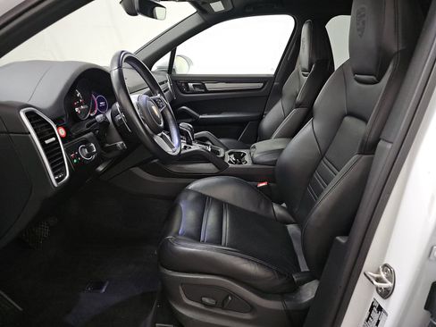 Used 2023 Porsche Cayenne Platinum Edition w/ Assistance Package AWD/4WD image 11