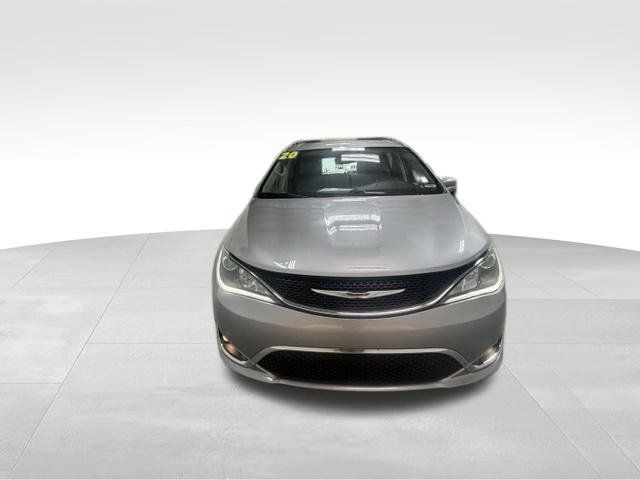 Used 2020 Chrysler Pacifica Touring-L FWD image 3