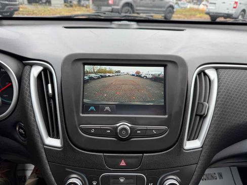 Used 2018 Chevrolet Malibu LS image 28