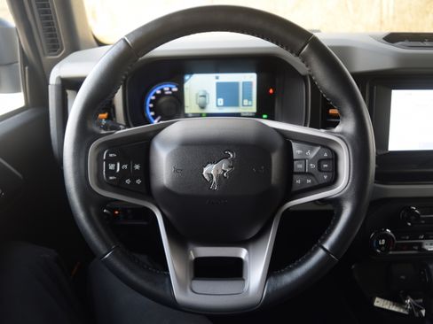 Used 2023 Ford Bronco Badlands w/ Sasquatch Package image 4