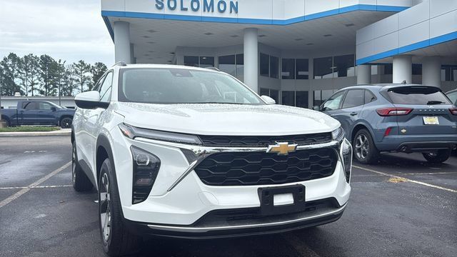 Used 2025 Chevrolet Trax LT w/ LT Convenience Package FWD image 1