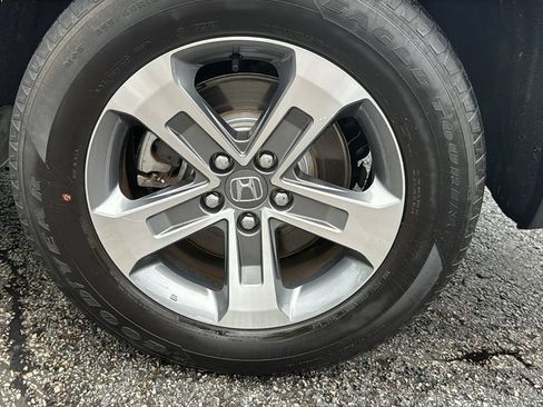 Used 2025 Honda Pilot EX-L image 9