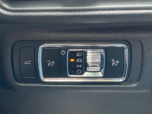 Used 2025 Lincoln Corsair Reserve AWD/4WD image 27