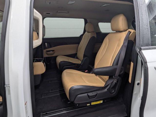 Certified 2024 Kia Carnival EX FWD image 29