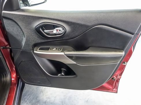 Used 2021 Jeep Cherokee Latitude Plus image 29