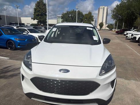 Used 2022 Ford Escape SE w/ Convenience Package AWD/4WD image 2
