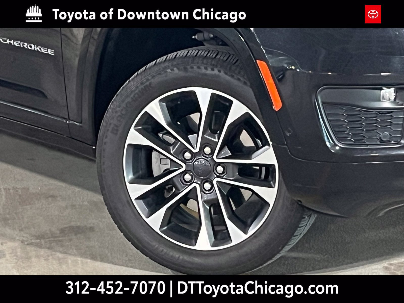 Used 2021 Jeep Grand Cherokee L Overland w/ Luxury Tech Group IV AWD/4WD image 2