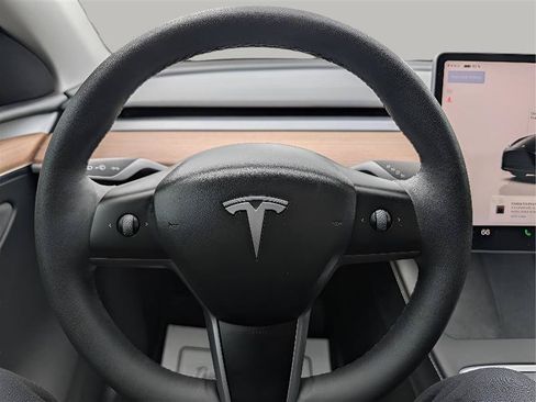 Used 2024 Tesla Model Y 2WD image 36