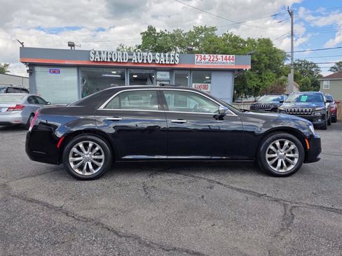 Used 2016 Chrysler 300 C w/ Harman/Kardon Audio Group AWD/4WD image 9