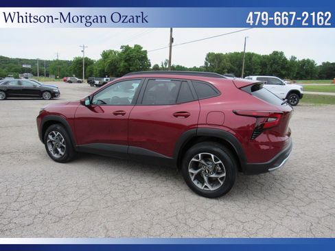 Used 2024 Chevrolet Trax LT w/ Driver Confidence Package FWD image 9
