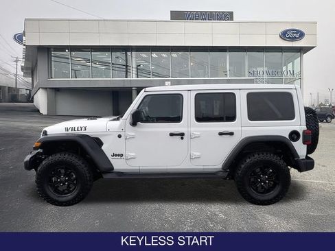 Used 2025 Jeep Wrangler Unlimited Sport AWD/4WD image 5