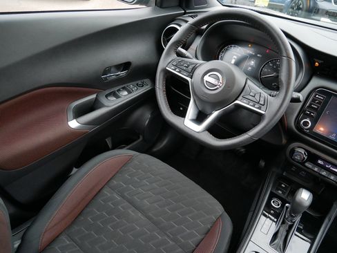 Certified 2023 Nissan Kicks SR image 9