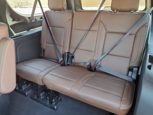 Used 2024 Chevrolet Suburban High Country image 14