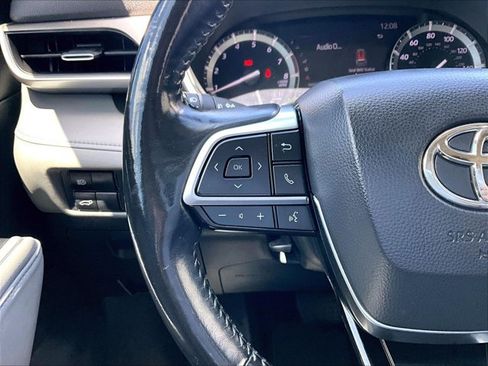 Used 2020 Toyota Highlander XLE FWD image 18