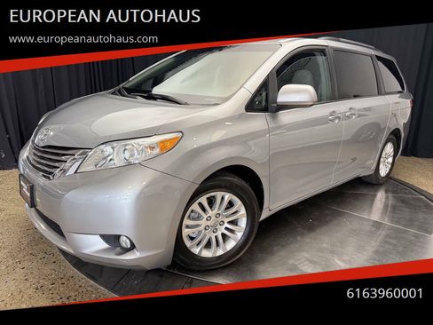 Used 2015 Toyota Sienna XLE w/ XLE Navigation Package FWD image 1